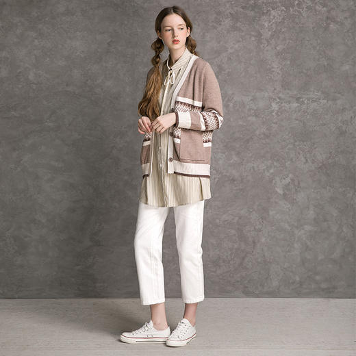 famecoco范可儿提花针织开衫女秋季长袖v领宽松外搭毛衣外套D216DA300 商品图3