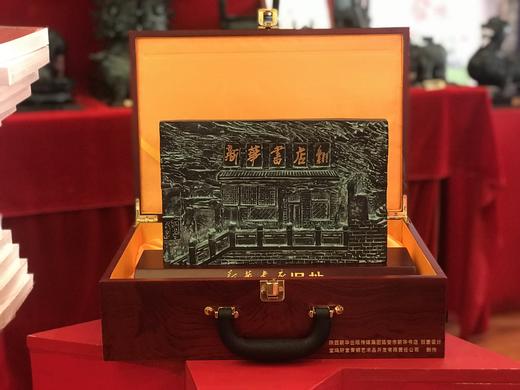 新华书店旧址青铜摆件 商品图0