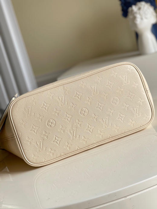 夏日特惠💰1120 原单LV M45686 M45685全皮压花 Neverfull中号购物袋 商品图3