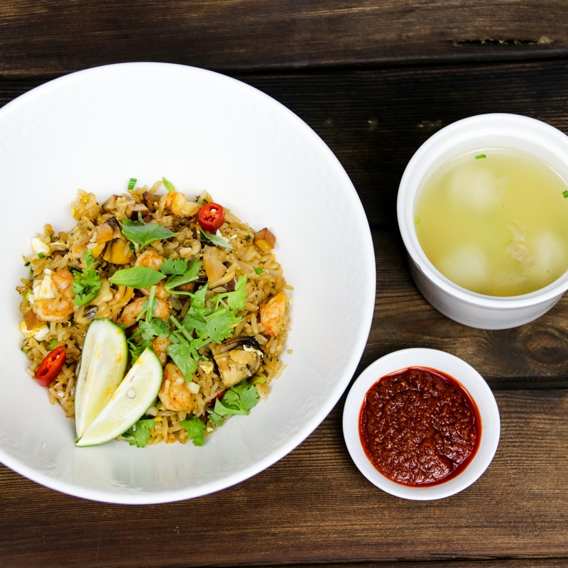 ·泰式冬阴功海鲜炒饭﹑萝卜鱼丸 Thai tom yam seafood fried rice, radish fish balls soup