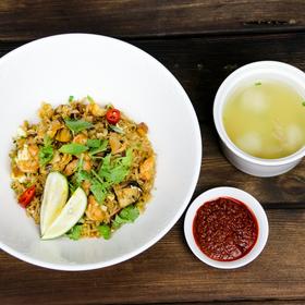 ·泰式冬阴功海鲜炒饭﹑萝卜鱼丸 Thai tom yam seafood fried rice, radish fish balls soup