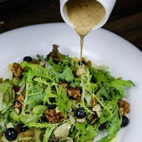 ·羽衣甘蓝沙拉佐油醋汁  Kale salad with vinaigrette