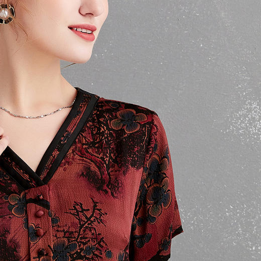 上海旗袍厂XT-21008-3复古V领桑蚕丝连衣裙 气质中腰碎花民族风女式香云纱连衣裙 商品图3