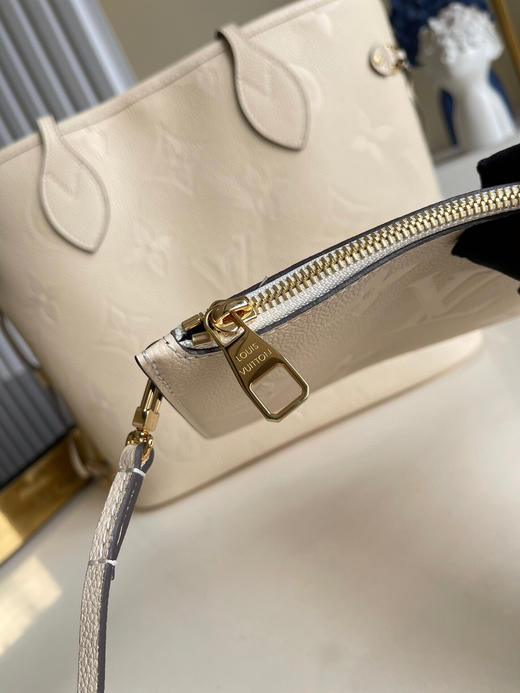 夏日特惠💰1120 原单LV M45686 M45685全皮压花 Neverfull中号购物袋 商品图6