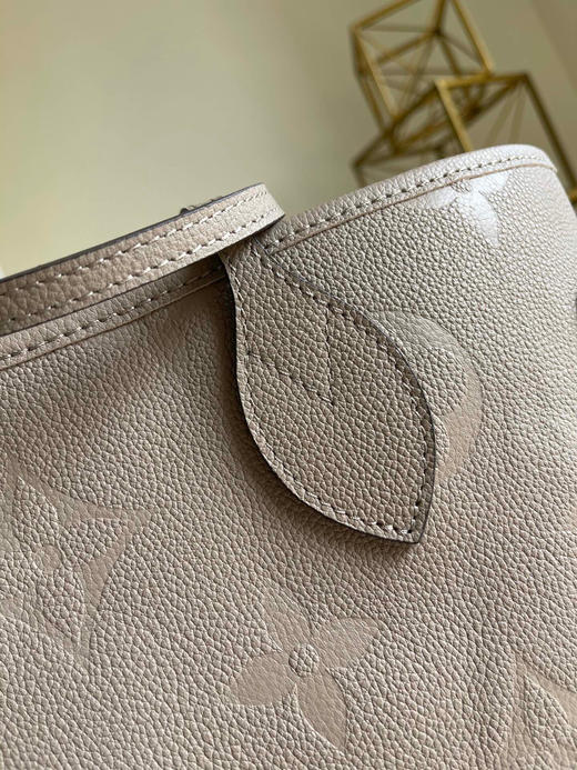 夏日特惠💰1120 原单LV M45686 M45685全皮压花 Neverfull中号购物袋 商品图1