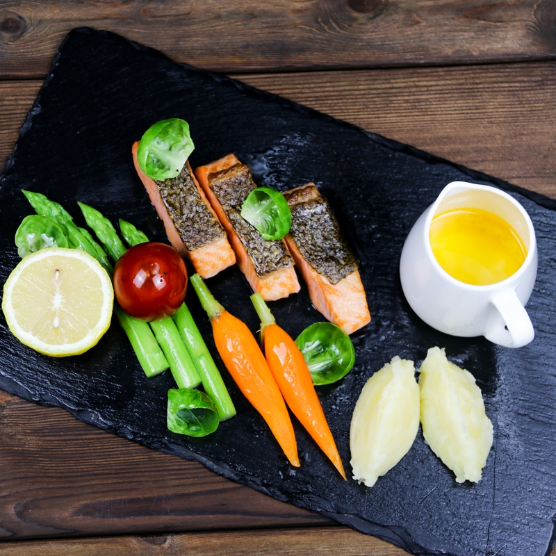 ·香煎三文鱼（200g）佐柠檬黄油汁 Seared salmon（200g） with lemon butter sauce