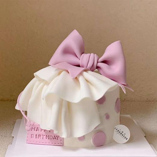 粉色蝴蝶结裙摆 · 奶油霜蛋糕 商品图0