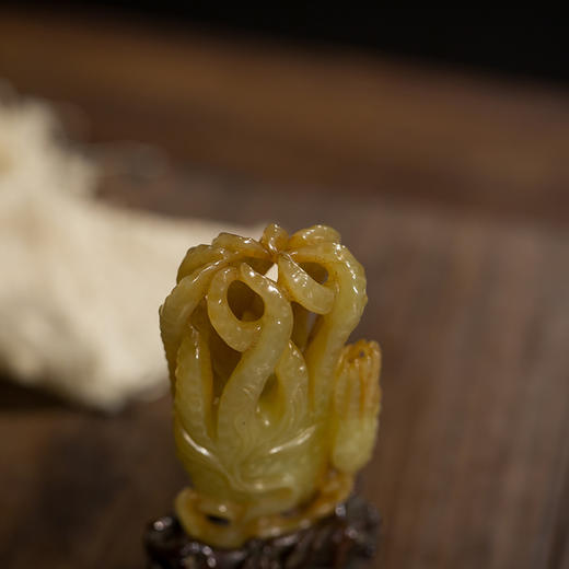 清代 和田玉雕佛手摆件（红木座） 商品图2