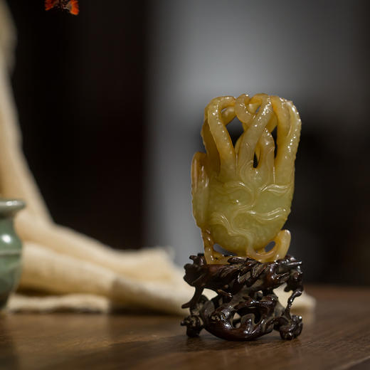 清代 和田玉雕佛手摆件（红木座） 商品图1