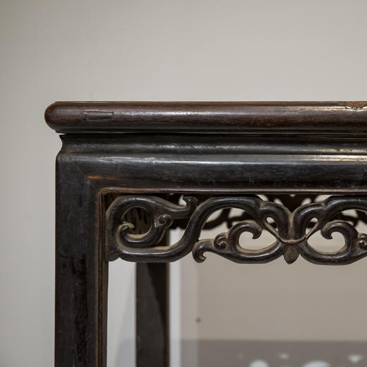 清中期 红木牙板透雕卷草纹方凳（一对） 商品图1