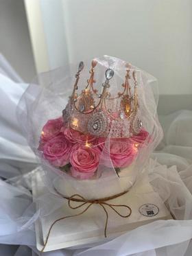 #吃了会变美#重磅鲜花奶油蛋糕，白纱，皇冠，玫瑰 象征了所有的浪漫