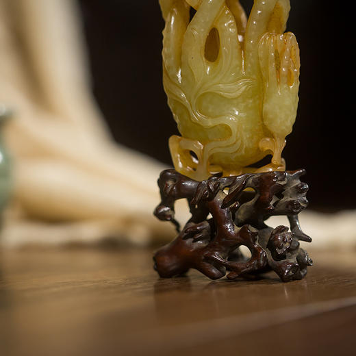 清代 和田玉雕佛手摆件（红木座） 商品图4