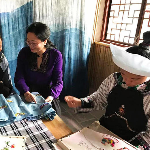 深山集市 大师手作系列——独臂绣娘梁忠美手绣蝴蝶绣片画框（手工产品蝴蝶配色以实物为准，随机发货） 商品图2