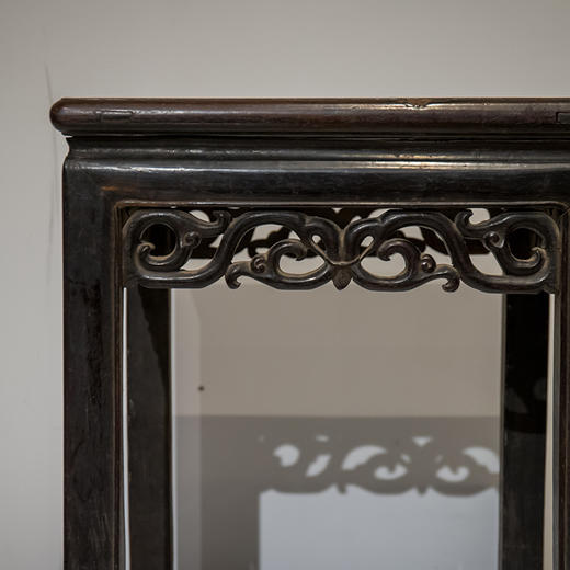 清中期 红木牙板透雕卷草纹方凳（一对） 商品图2