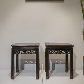 清中期 红木牙板透雕卷草纹方凳（一对）