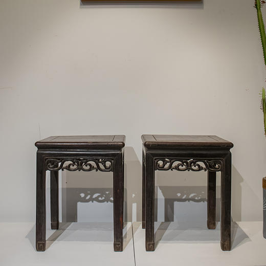 清中期 红木牙板透雕卷草纹方凳（一对） 商品图0