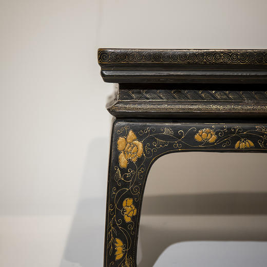 清代 大漆描金花卉纹龙凤呈祥炕桌 商品图4