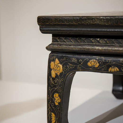 清代 大漆描金花卉纹龙凤呈祥炕桌 商品图3