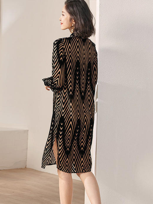 米思阳2026春装新款复古优雅植绒条纹中长裙宽松衬衫袖连衣裙0006 商品图3