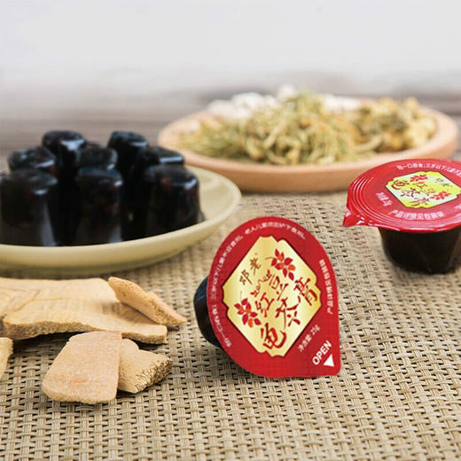 邓老红豆龟苓膏正宗梧州零脂果冻布丁代餐零食烧仙草即食  300g*3袋 商品图2