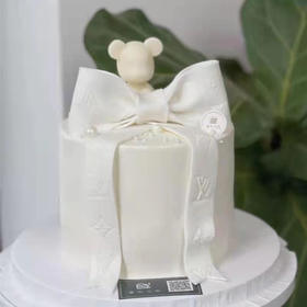 小熊蝴蝶结白色