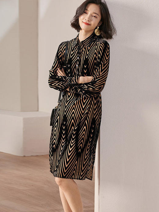 米思阳2026春装新款复古优雅植绒条纹中长裙宽松衬衫袖连衣裙0006 商品图2