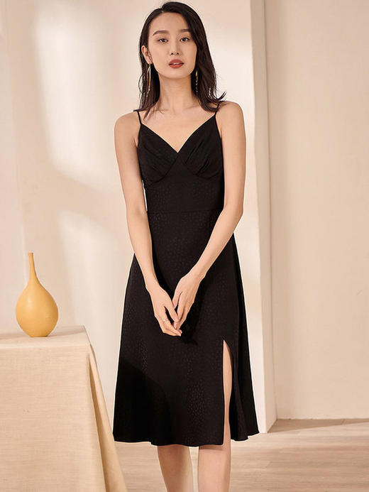 剩M/L 】新款小心机性感提花人丝吊带裙开叉中长连衣裙0824 商品图2