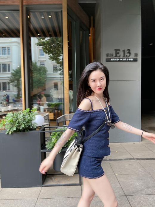 黑标九十年代芭比小香风性感露肩套装 商品图2