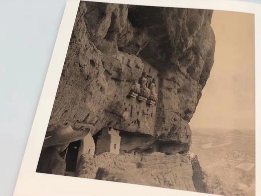 《麦积山佛影》，麦积山石窟艺术研究所编，何鸿主编，大8开布面烫金精装带护封，320页，净重4.42公斤。中国美术学院出版社2018年年8月出版 商品图8