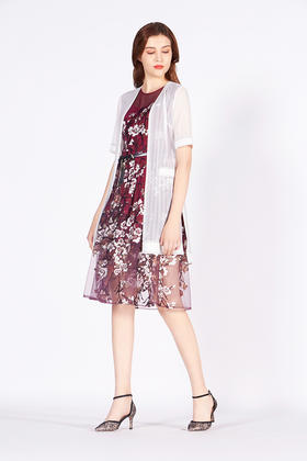 【伯妮斯茵】2D6391--白色风衣