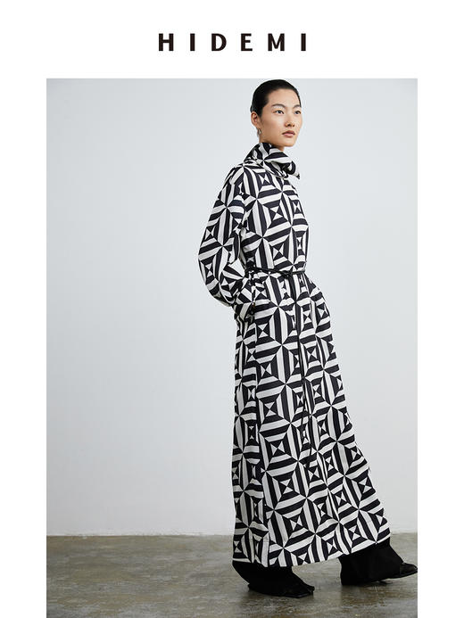 HIDEMI几何设计感黑白印花缎面连衣裙 商品图6