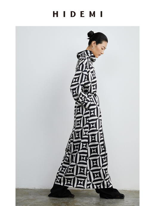 HIDEMI几何设计感黑白印花缎面连衣裙 商品图8