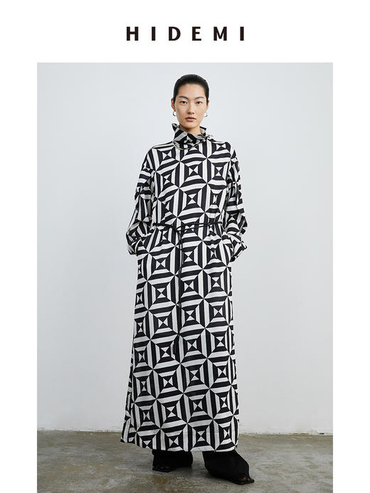 HIDEMI几何设计感黑白印花缎面连衣裙 商品图0