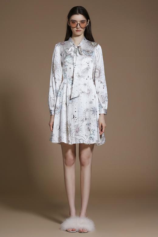 香槟色星云手绘印花真丝缎修身连衣裙 商品图0