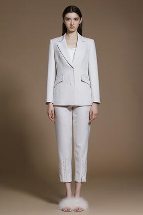 浅米色修身西装外套