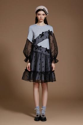 黑色小花刺绣卫衣款连衣裙