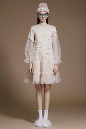 香槟色小花刺绣卫衣款连衣裙