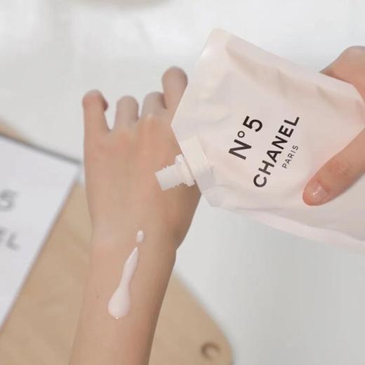 价值1200+ 香奈儿5号奢华清新花香调五号之水沐浴露200ml+香体乳200ml套组 非常高级 细腻光滑 预售！ 商品图3