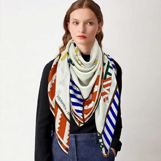 价值3650 H家彩色骏马真丝羊绒披肩大方巾/围巾140*140 大气高贵 高级有气质 实用又百搭 带齐包装 预售 商品图0