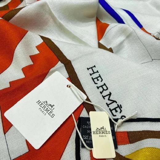 价值3650 H家彩色骏马真丝羊绒披肩大方巾/围巾140*140 大气高贵 高级有气质 实用又百搭 带齐包装 预售 商品图4