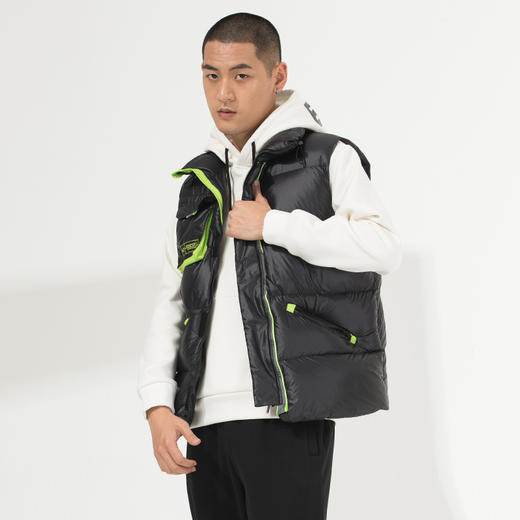 【简单大方 时尚亮色 立体贴袋】线下同款赛琪薄百搭男士棉马甲261501 商品图4