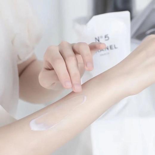 价值1200+ 香奈儿5号奢华清新花香调五号之水沐浴露200ml+香体乳200ml套组 非常高级 细腻光滑 预售！ 商品图5