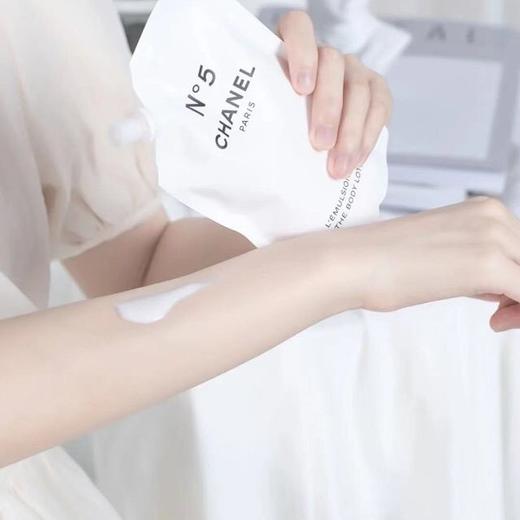 价值1200+ 香奈儿5号奢华清新花香调五号之水沐浴露200ml+香体乳200ml套组 非常高级 细腻光滑 预售！ 商品图4