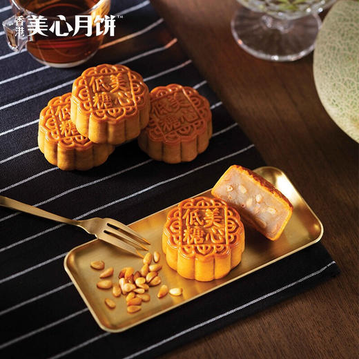 中国香港 美心月饼 低糖蛋黄白莲蓉\/松籽仁月饼 540g 港进口莲蓉月饼礼盒 6粒装 低糖松籽仁莲蓉月饼 商品图2