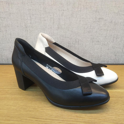 2021春新款豪行真皮休闲女鞋21164820中跟青年浅口通勤工装鞋正品 商品图1