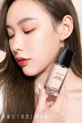 卡姿兰灵芝粉底液倍润版