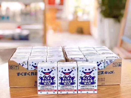 可尔必思儿童版乳酸菌，原装进口，125ml/瓶，宝宝一次一瓶刚好，无添加剂。 商品图4