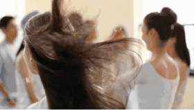  白发一梳秒变乌黑亮发，3秒年轻10岁 