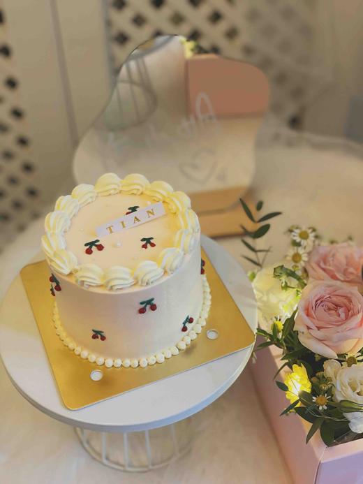 蛋糕鲜花伴手礼，有爱的日子里，空气都飘满了甜蜜，我们只负责制造惊喜、运输甜蜜。 商品图3