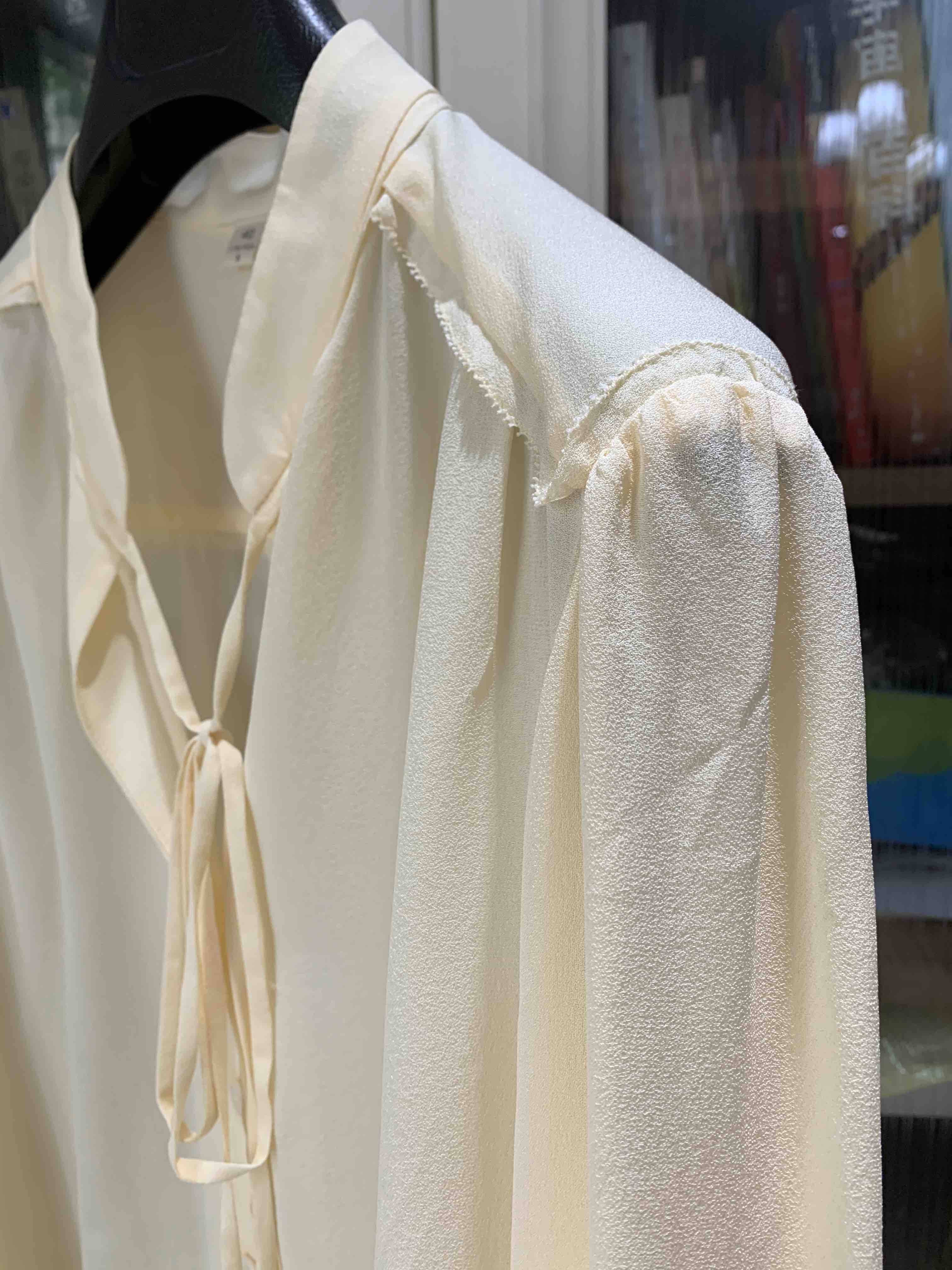 81-1 小禾别致款 建宏绉真丝 飘带抓皱小v领衬衫 自留怒推